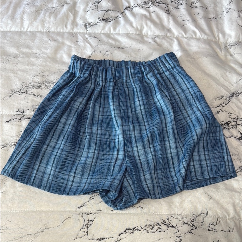 Women’s elastic waist shorts